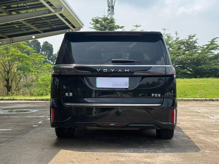 Voyah Dreamer 2024 PHEV Extended Range Premium photo 3