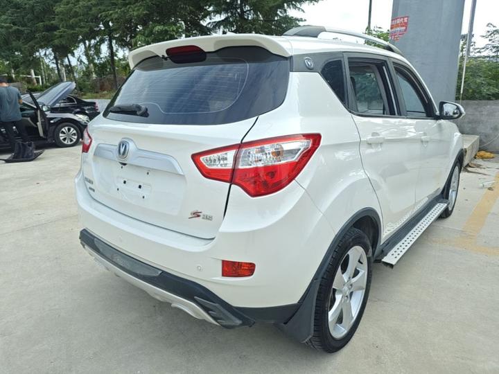 CS35 2015 1.6L MT Premium IV photo 4