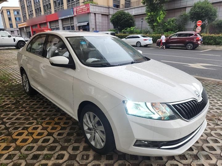 Rapid 2018 1.6L MT Comfort photo 3