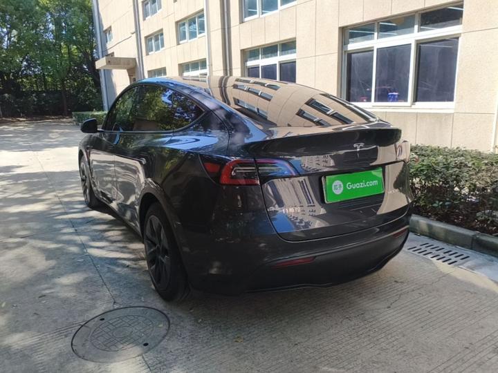 Model Y 2024 RWD photo 4
