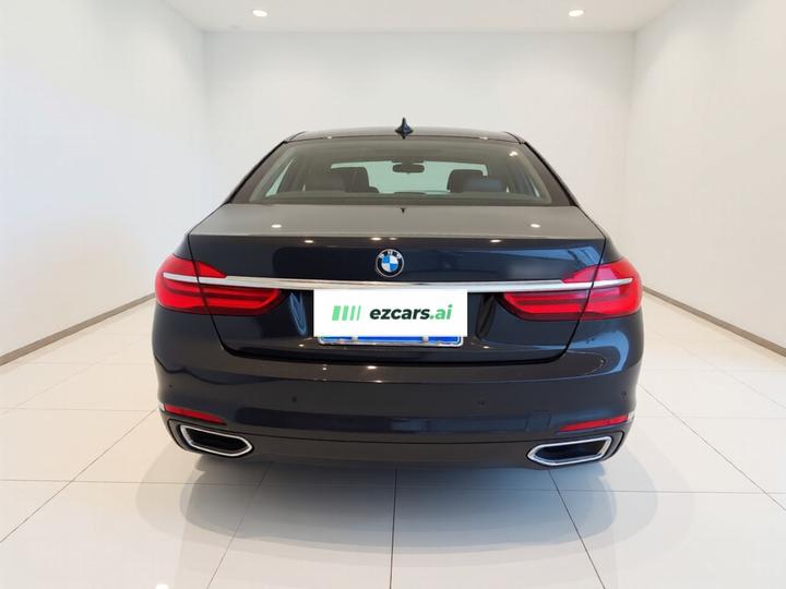 7 Series 2016 740Li Leading photo 5