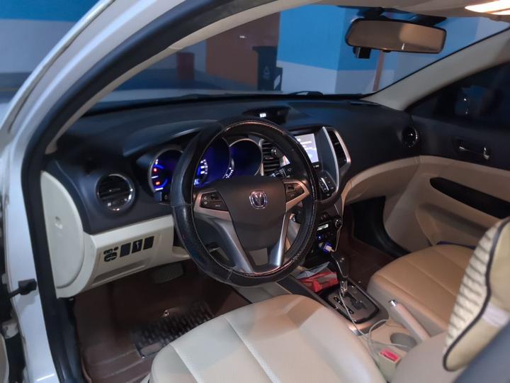 Eado 2015 1.6L AT Luxury photo 5