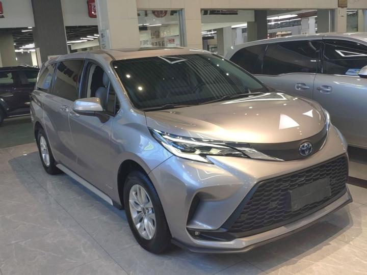 Granvia 2023 2.5L Hybrid Comfort photo 3