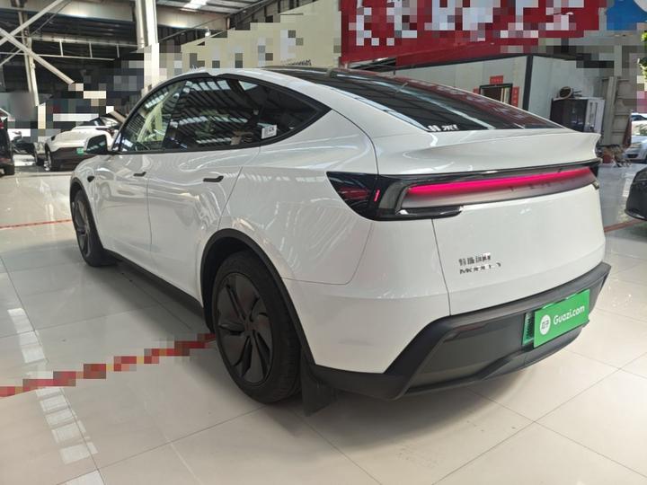 Model Y 2025 RWD photo 4
