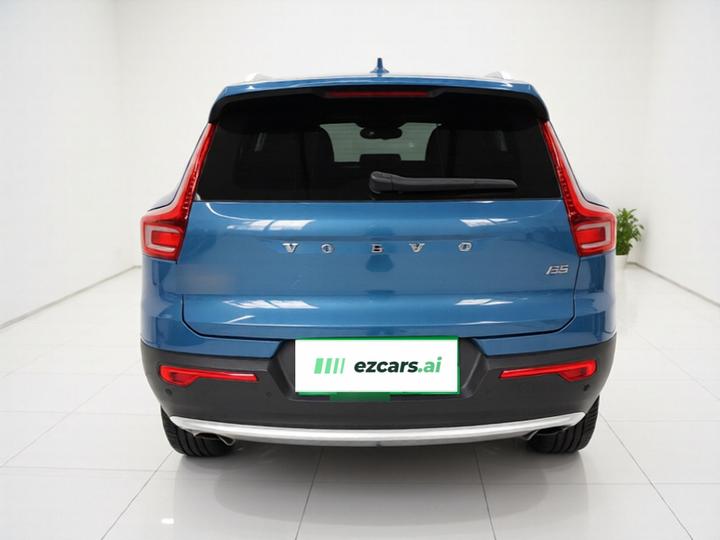 XC40 2023 B3 Luxury photo 3