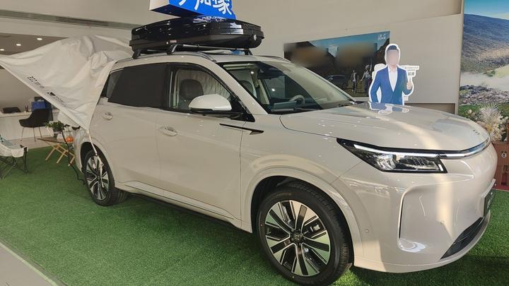 Bluelectric E5 PLUS 2026 Standard Range AWD Performance Ultra photo 2