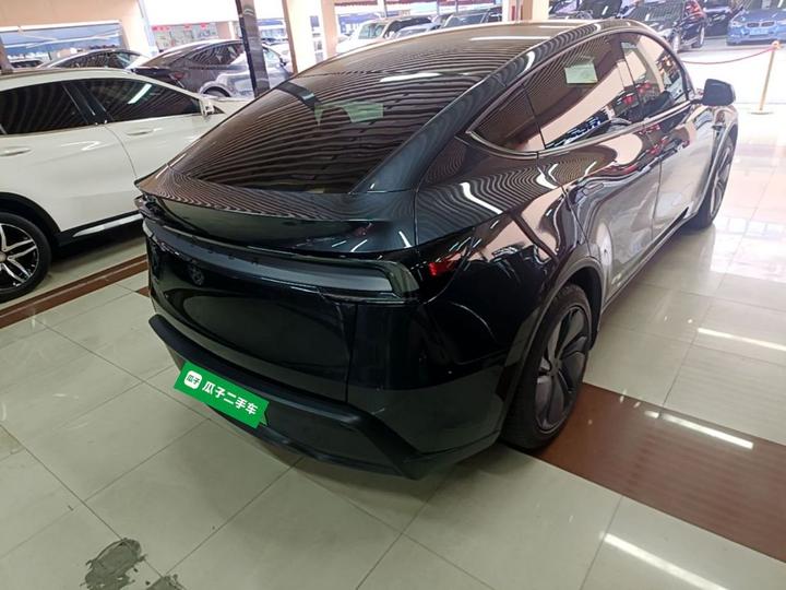 Model Y 2025 RWD photo 4