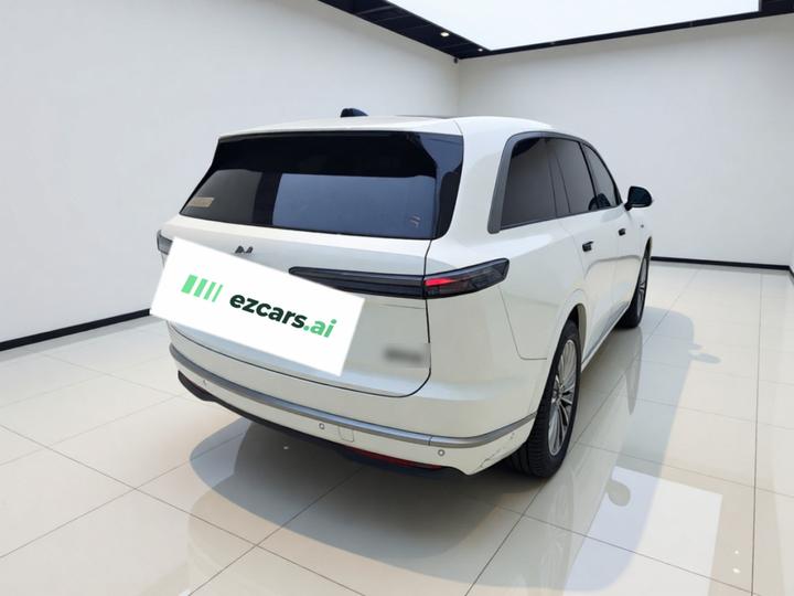 L90 2025 Ultra 6-Seater 60 photo 4