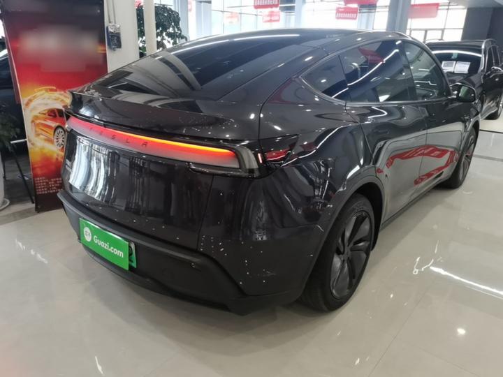 Model Y 2025 RWD photo 4