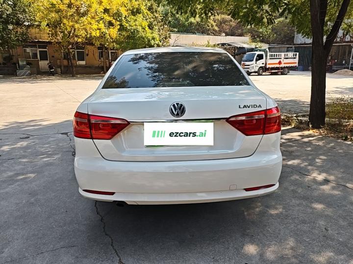 Lavida 2013 Facelift Classic 1.6L AT photo 5