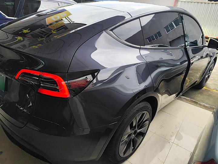 Model Y 2024 RWD photo 4