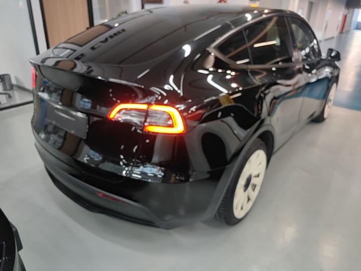 Model Y 2021 Long Range AWD photo 4