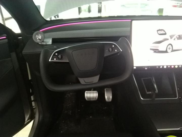 Model Y L 2025 Long Range AWD photo 2