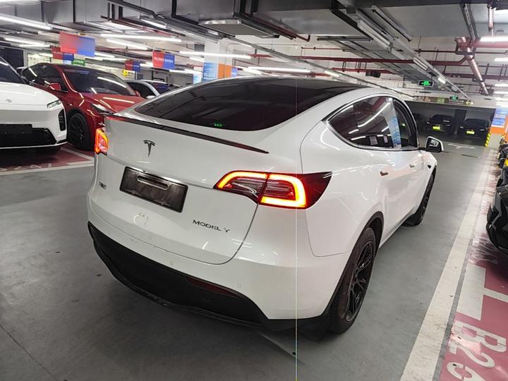 Model Y 2022 Facelift RWD photo 6