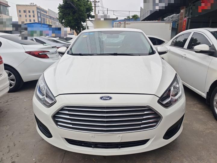 Escort 2017 Facelift 1.5L AT Comfort photo 2