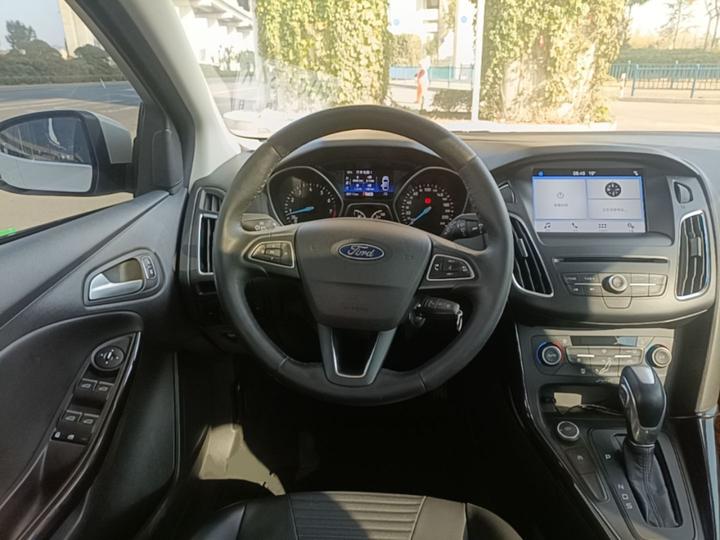 Focus 2018 Hatchback Classic EcoBoost 180 AT Elite photo 6