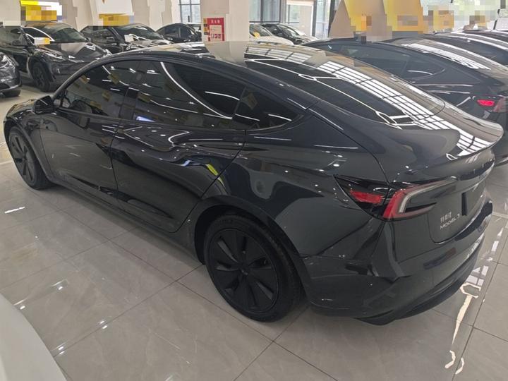 Model 3 2023 RWD photo 4