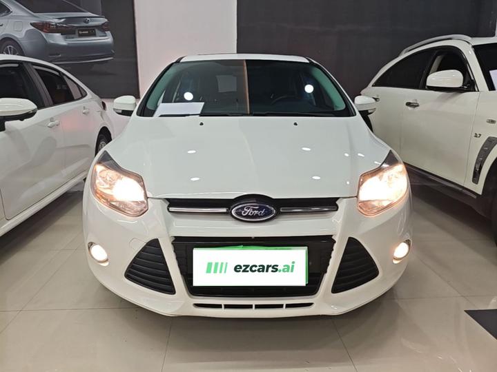 Focus 2012 Hatchback 2.0L AT Luxury Sport photo 2