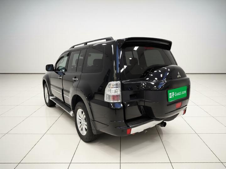 Pajero Parallel Import V97 3.8L 5-Door GLS photo 4