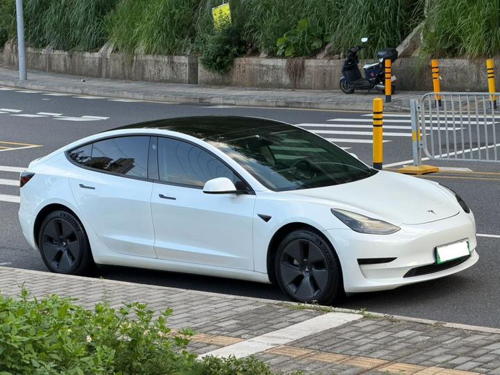 Model 3 2021 Standard Range RWD Upgraded photo 3