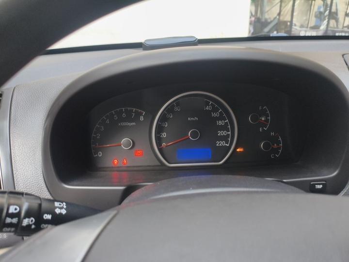 Dynamic 2011 1.6L AT Comfort photo 4