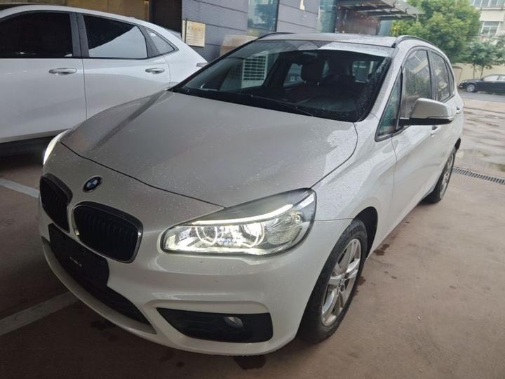 2 Series Wagon 2016 218i Leading