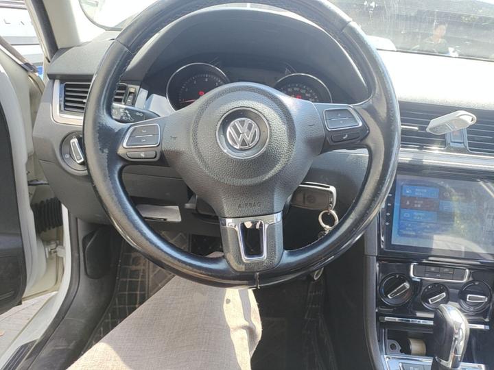 Bora 2015 1.6L AT Comfort photo 6