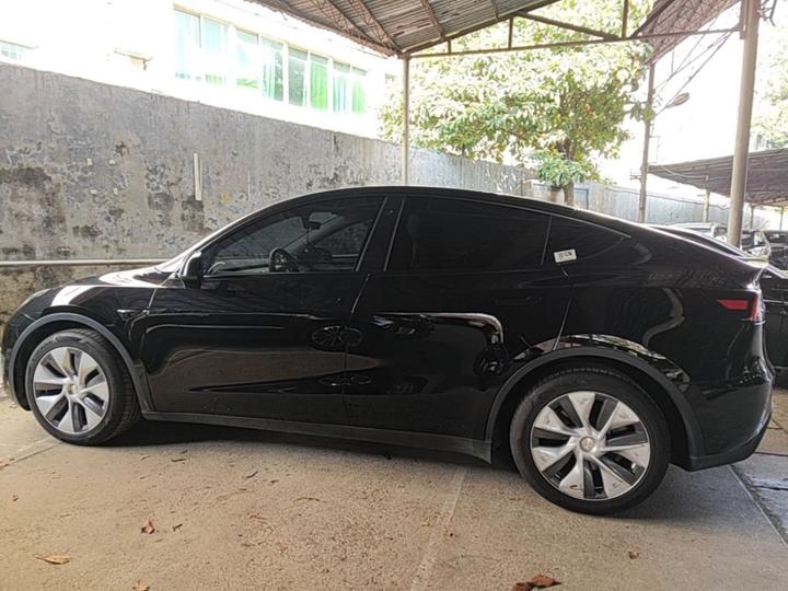 Model Y 2021 Standard Range RWD photo 4