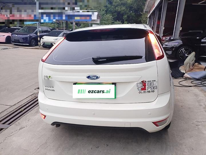 Focus 2013 Hatchback Classic 1.8L AT photo 3