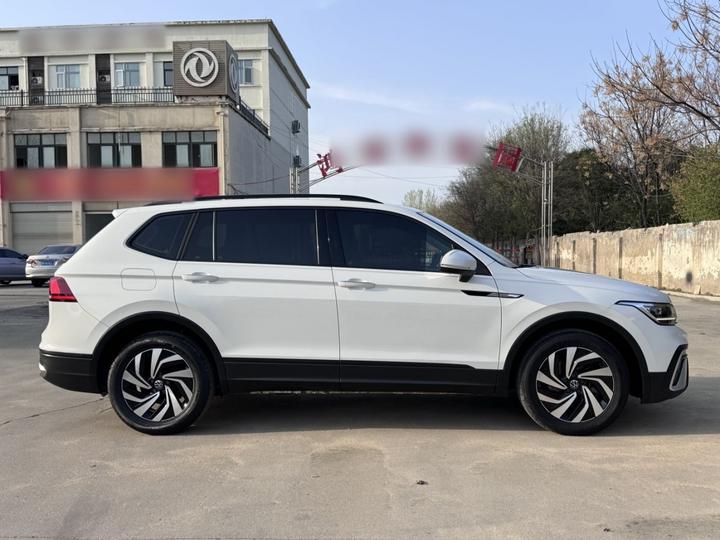 Tiguan L 2022 330TSI AT RWD Comfort photo 4