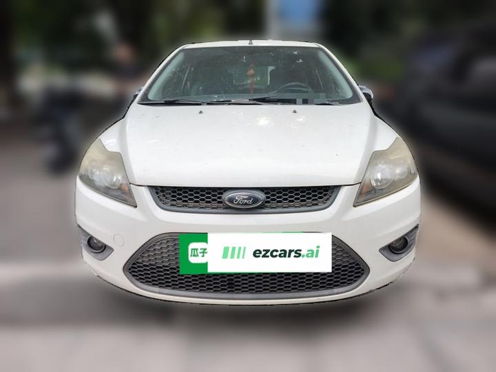 Focus 2013 Hatchback Classic 1.8L MT photo 2