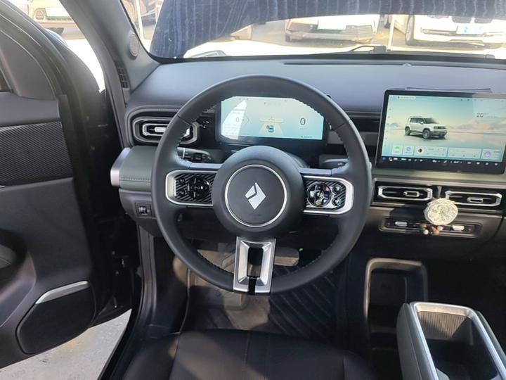 Plus 2024 Smart Premium 4-Seater photo 6