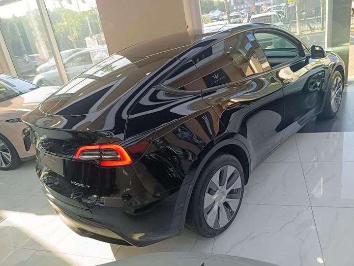 Model Y 2022 RWD photo 4
