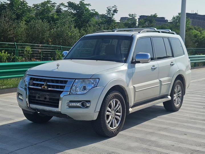 Pajero Parallel Import photo 4