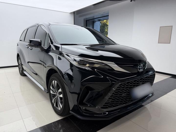 Granvia 2024 2.5L Hybrid Premium PLUS AWD photo 3