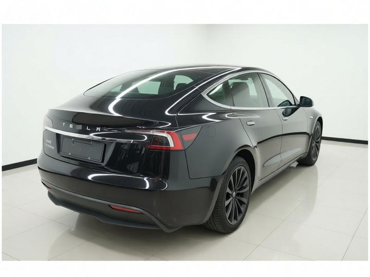Model 3 2023 RWD photo 6