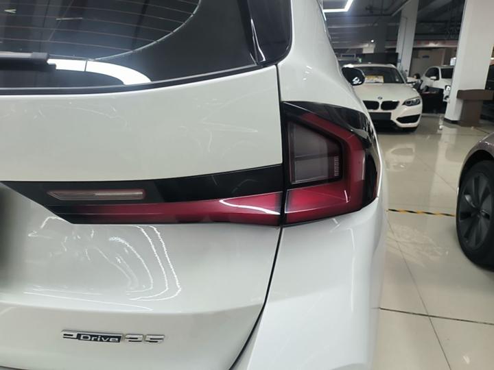 iX1 2023 eDrive25L M Sport Package photo 7
