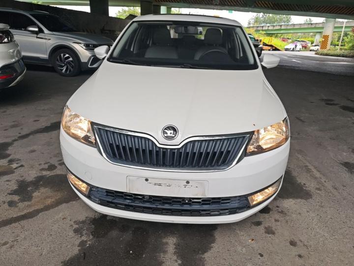 Rapid 2016 1.6L AT photo 2