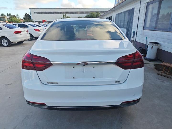 Emgrand 2019 1.5L MT Luxury China VI photo 3