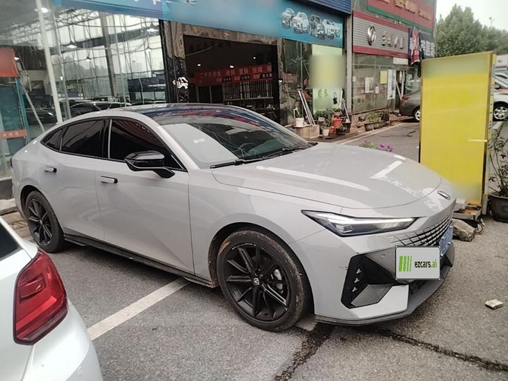 UNI-V 2022 1.5T Premium photo 3