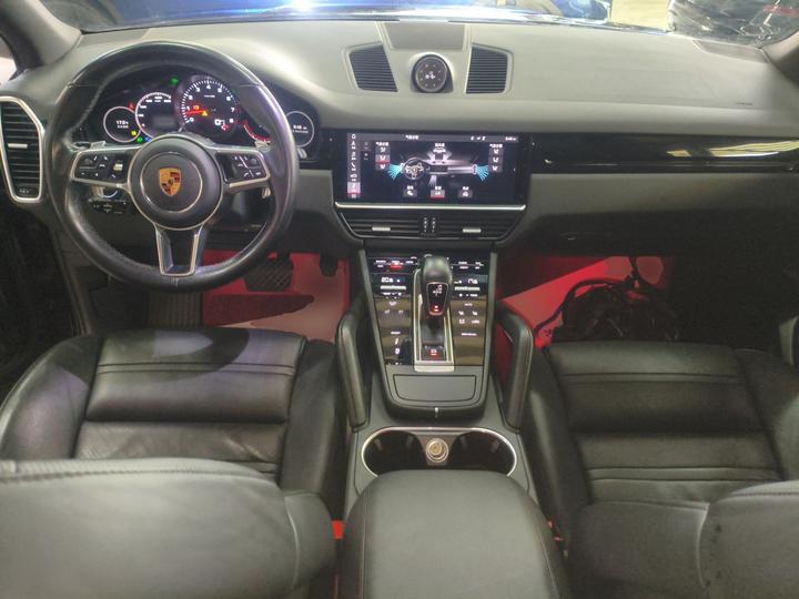2018 Cayenne 3.0T photo 2