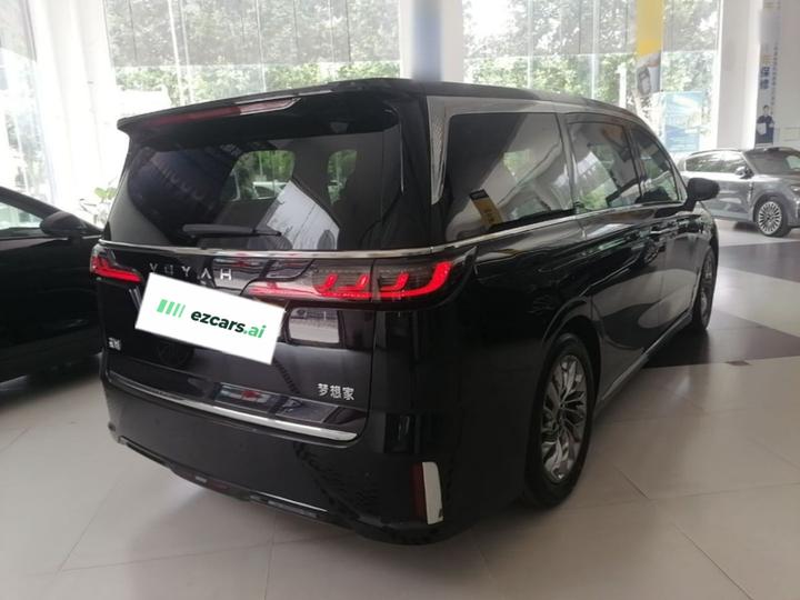 Voyah Dreamer 2024 PHEV Extended Range Flagship photo 4