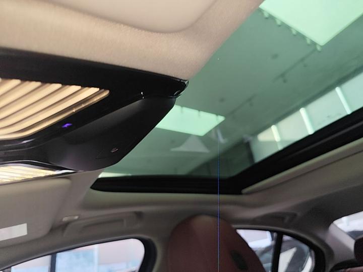 3 Series 2021 325i M Sport Package photo 8