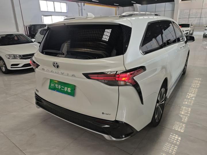 Granvia 2024 2.5L Hybrid Premium PLUS photo 6
