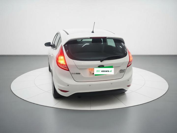 2013 Hatchback 1.5L MT Fashion photo 3