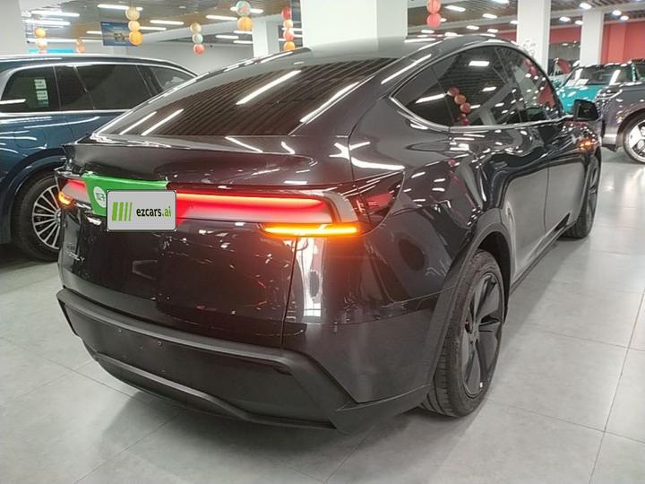 Model Y 2025 RWD photo 4