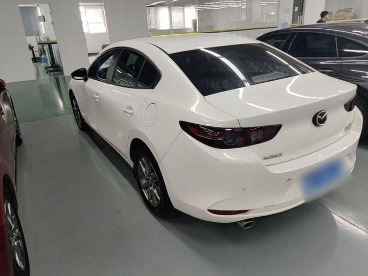 3 Axela 2020 1.5L AT photo 4