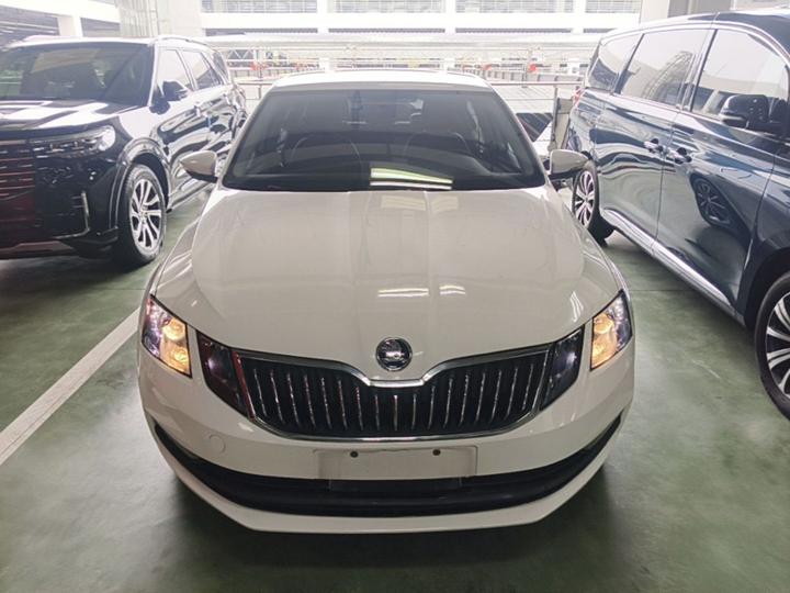 Octavia 2022 1.5L AT Comfort photo 2