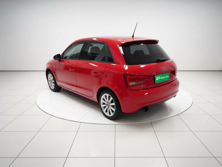 A1 2014 30 TFSI Sportback Comfort photo 4