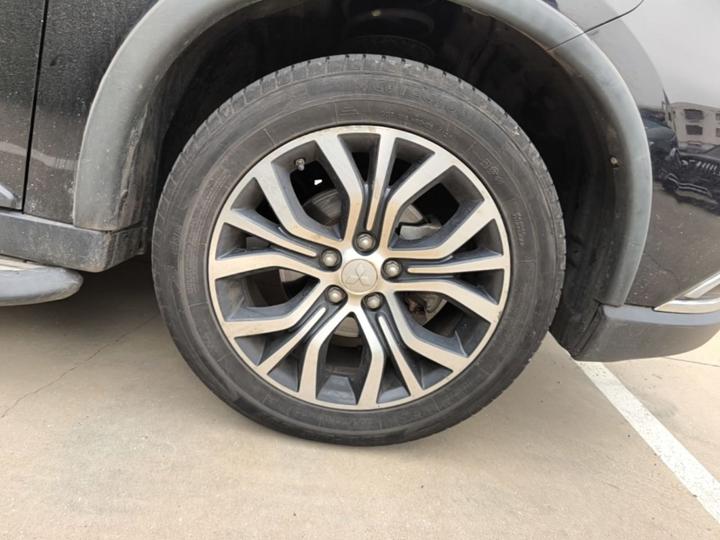 Outlander 2018 2.0L RWD Honor 5-Seater photo 8